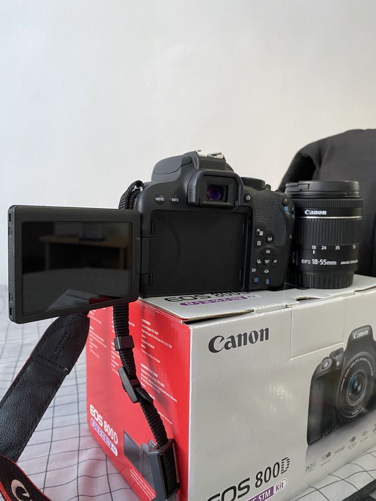 Aparat foto DSRL Canon EOS 800D + obiectiv si accesorii