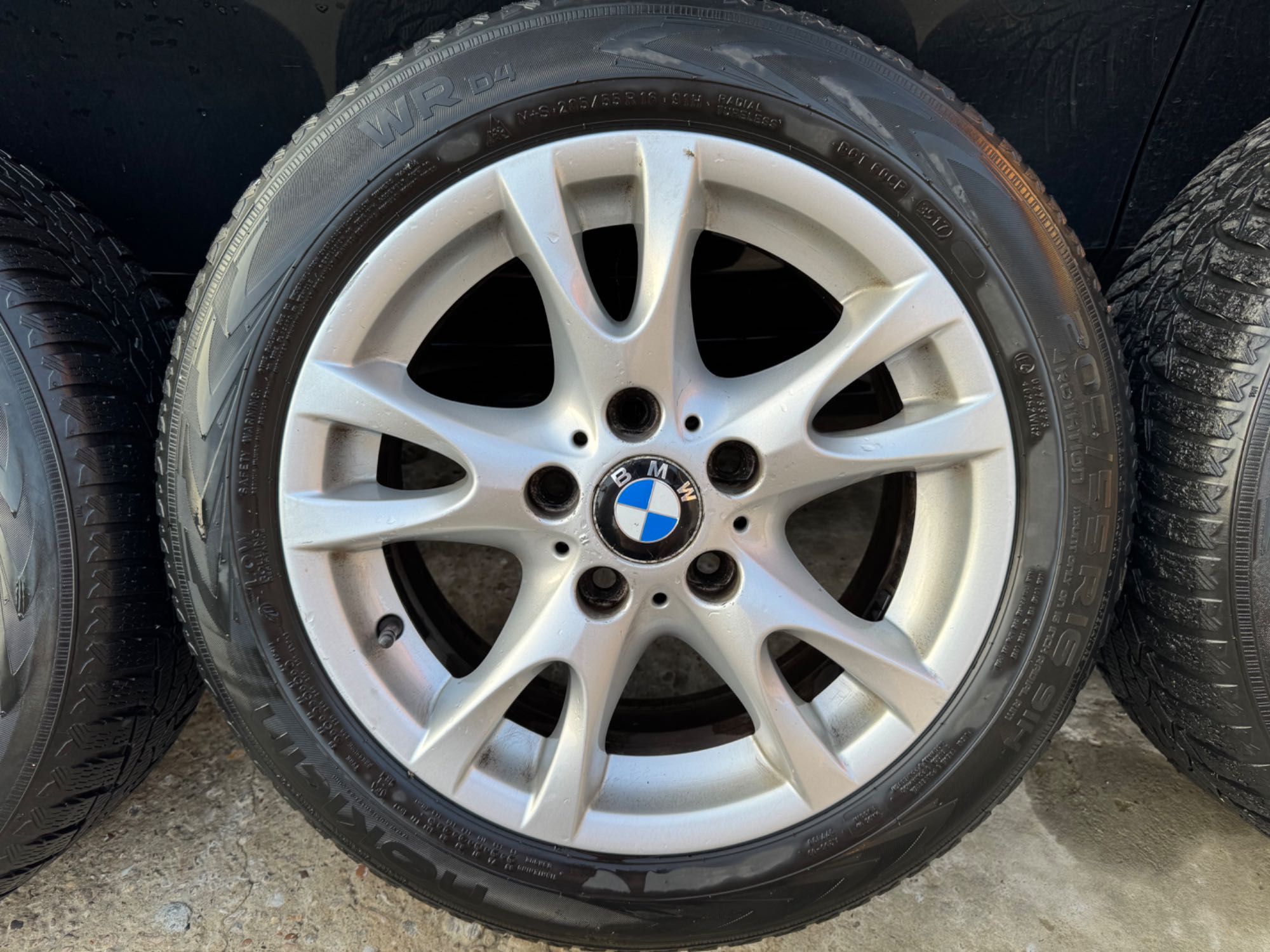 Vând Jante Bmw pe 16 in stare bună cauciucuri M+S Nokian cadou