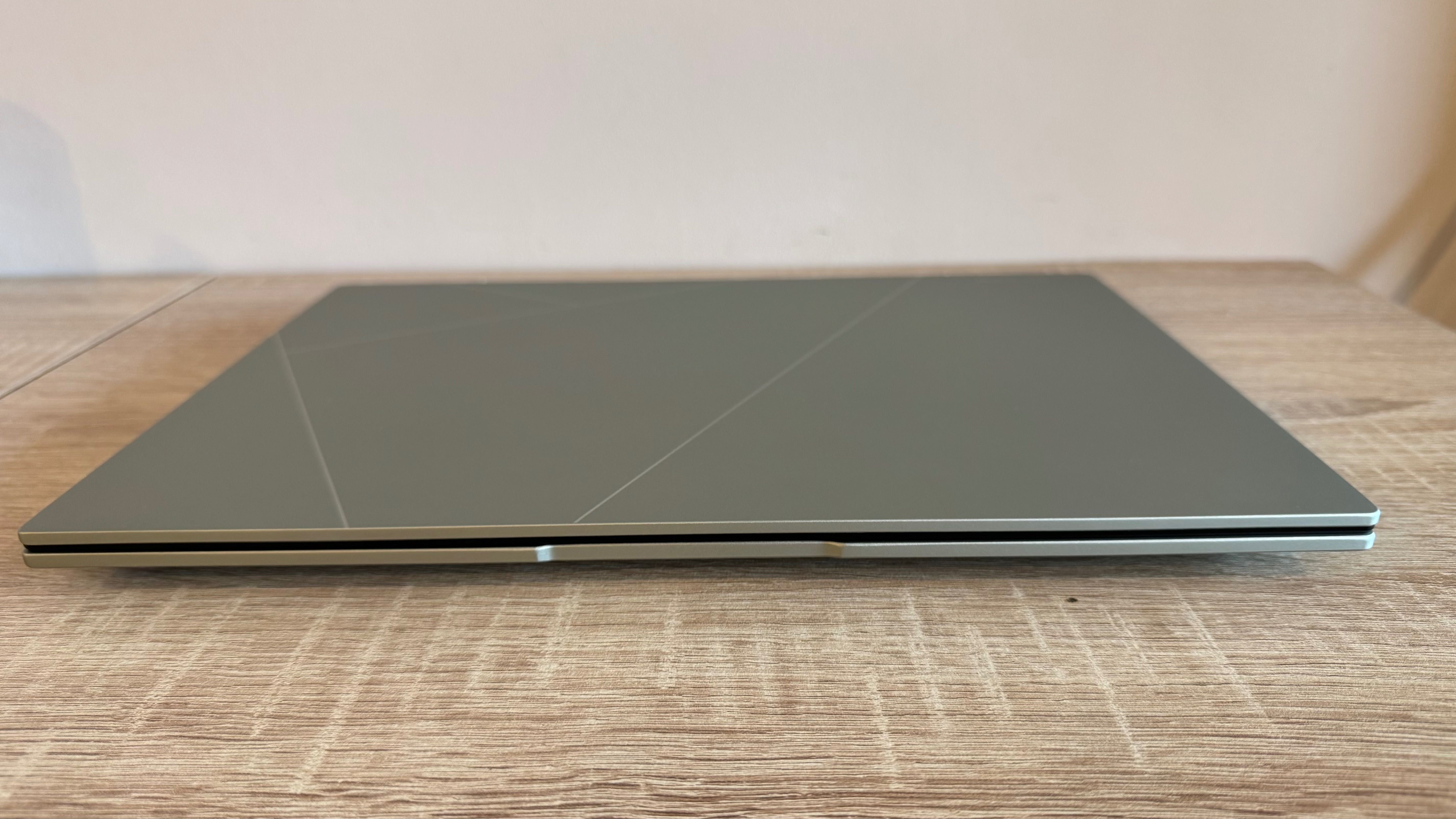 Asus Zenbook 14” 1 TB SSD OLED Display