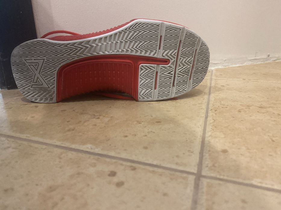 Нови Nike обувки