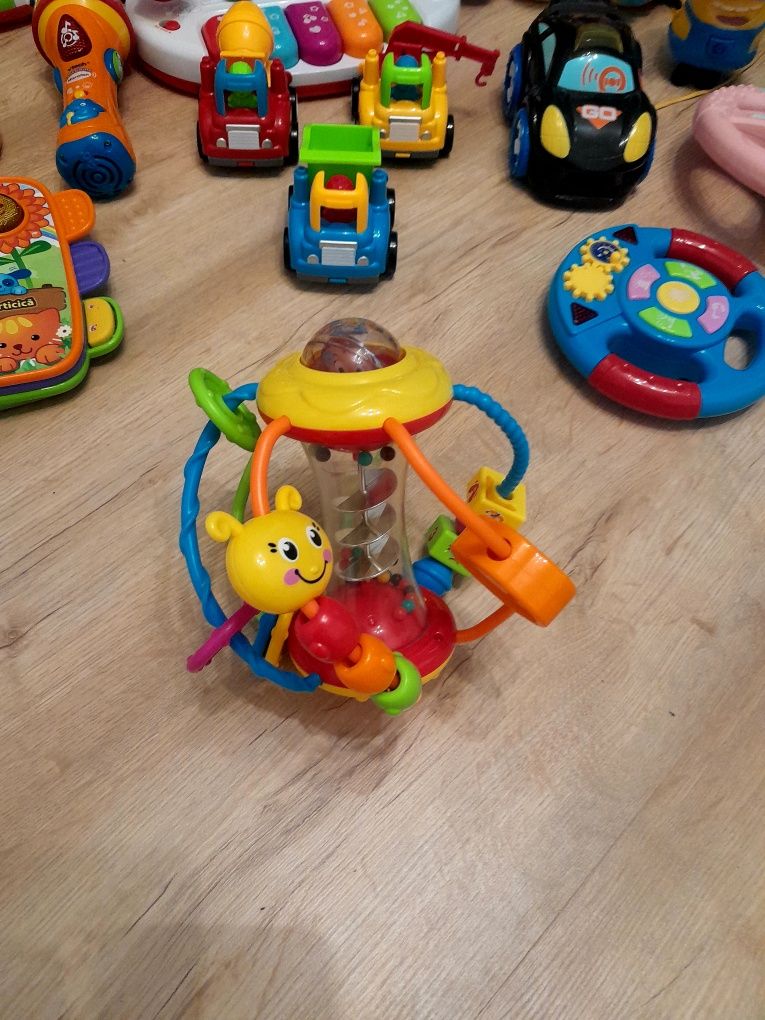 Vând set mingi și minge