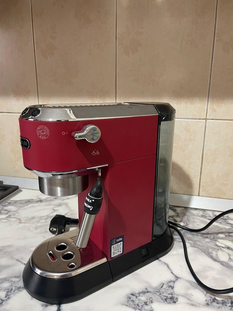 Espressor cu garanție 2 ani De'Longhi Dedica Style EC 685, 1300 W, 15