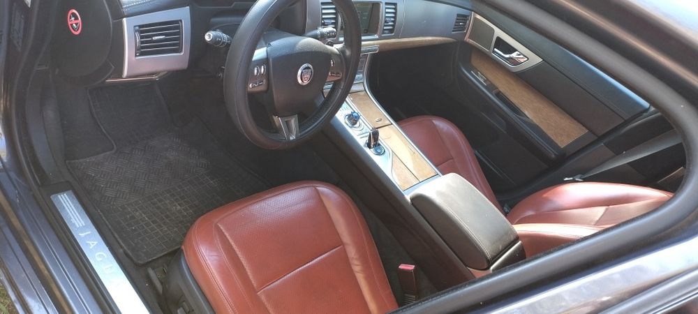 Vând Jaguar XF 2009