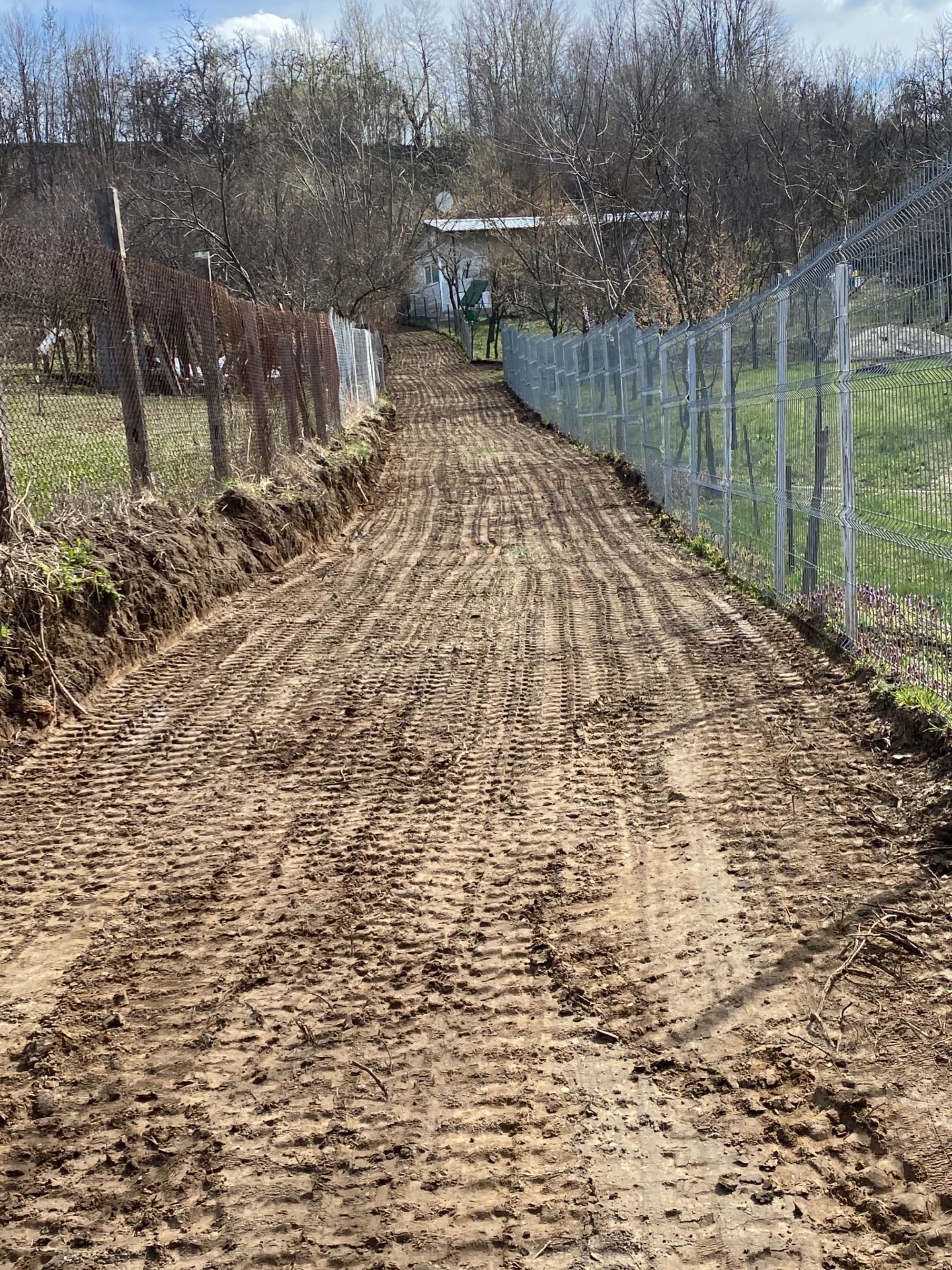 Execut lucrari excavator si transport camioneta