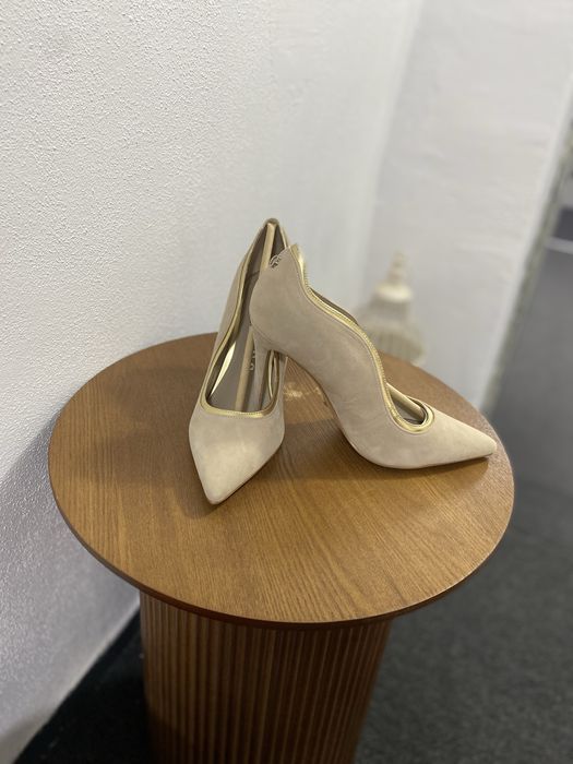 Pantofi eleganti guess  cu toc