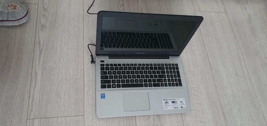 Laptop ASUS X555L