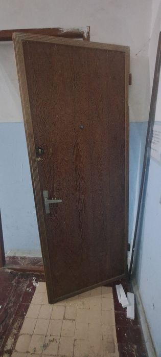 Железная дверь б ,у