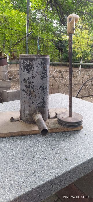 Продам вертикальный пресс для начинения колбасы