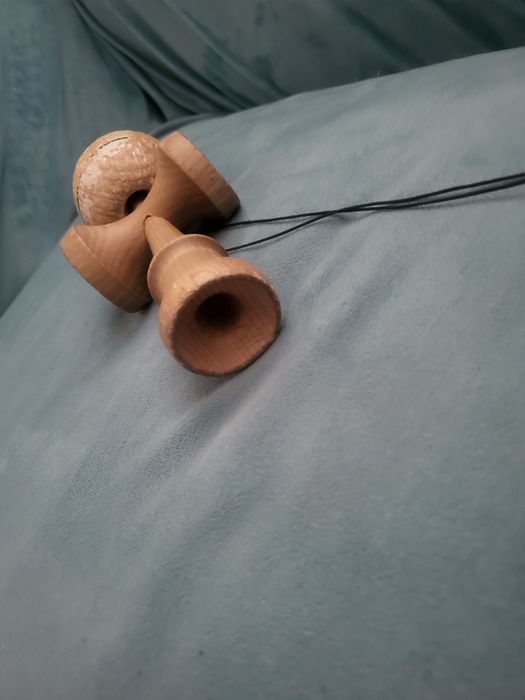 Vând sau schimb kendama sweets legend shape JORGENSON si kendama prime