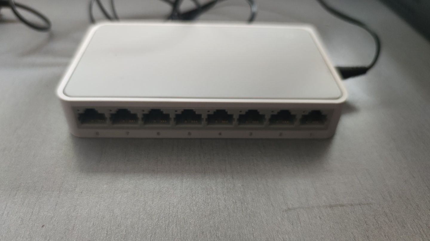 Хъб TP-Link почти нов