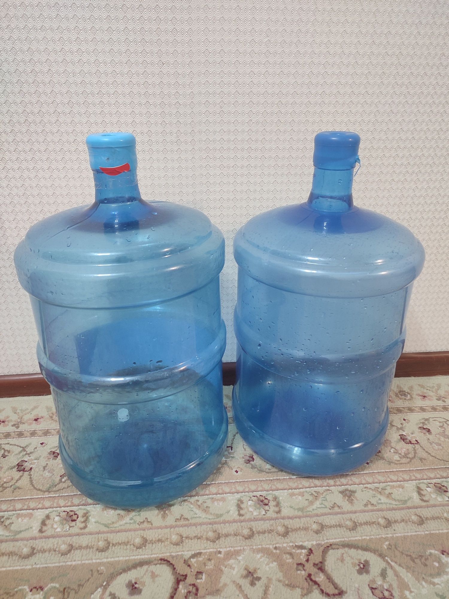 Продам бутыли 19л