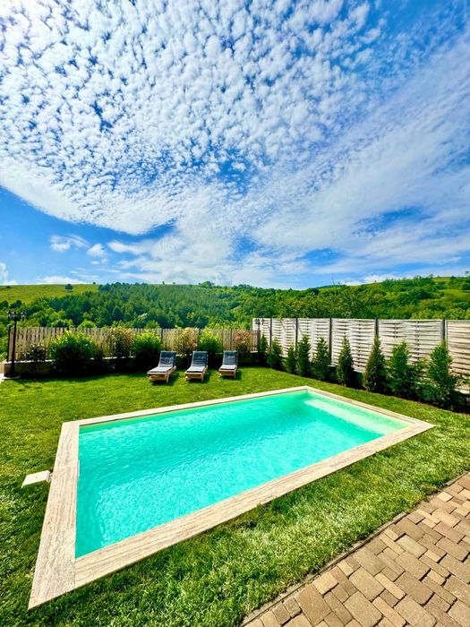 Cabana de inchiriat - cu piscină si jacuzzi INDISPONIBILA REVELION