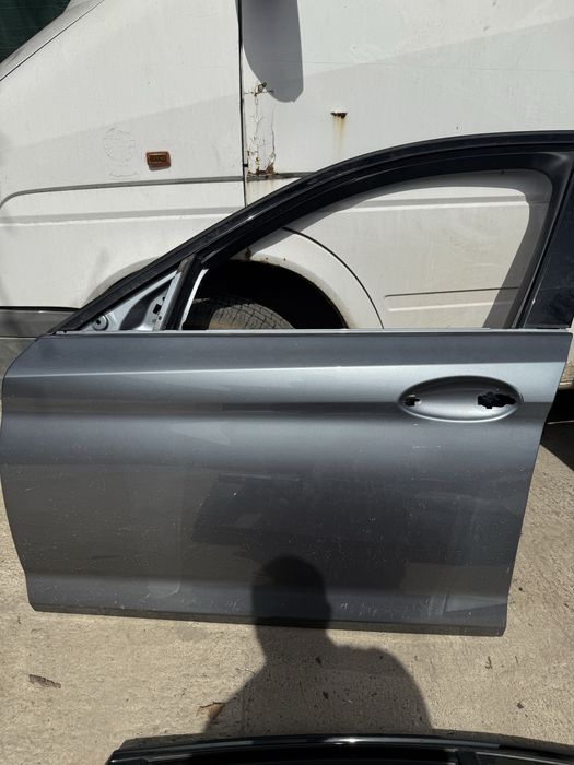 Предна лява врата бмв г30 г31 bmw g30 g31 lqva vrata