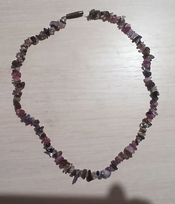 Колье из разноцветных камней