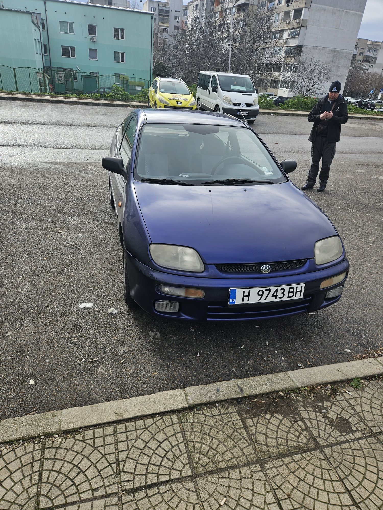 Mazda 323f coupe