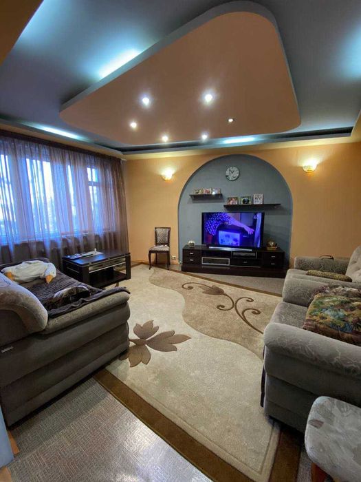 Продажа 4-комнатной квартиры, 8 Мкр. Д4