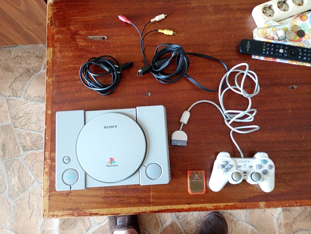 Playstation 1 + 1 джойстик + memory карта