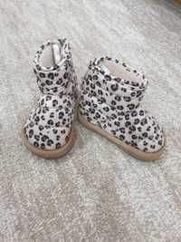 Cizmulite tip Ugg H&M fetite