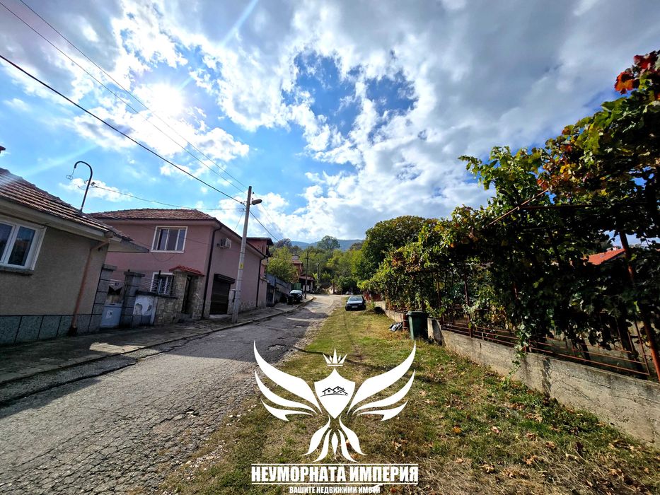 Продавам парцел 720кв.м. в с.Червен, общ.Асеновград статут УПИ