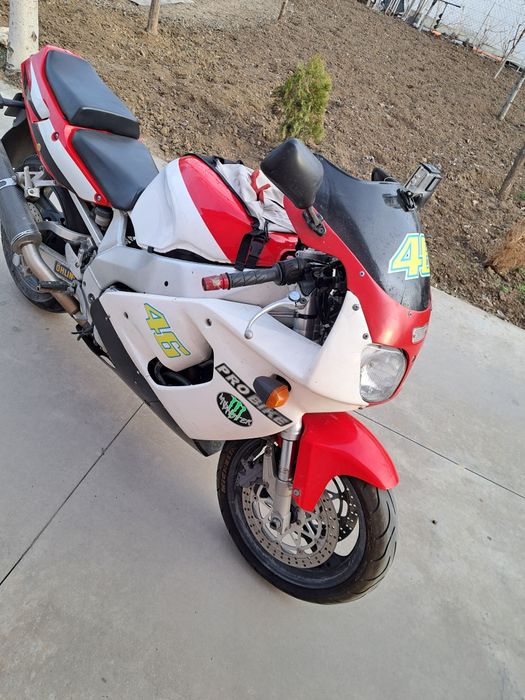 Motocicleta Yamaha 750cc