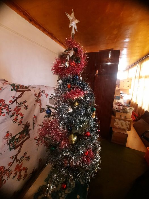 Ёлка новогодняя наряжённая