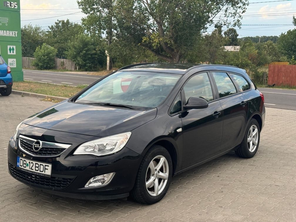 Opel Astra J / 2011 / Euro 5 / Proprietar / Istoric Real