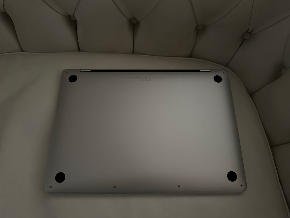  MacBook Pro 16 inch** i7**16GB** 512 SSD**2019