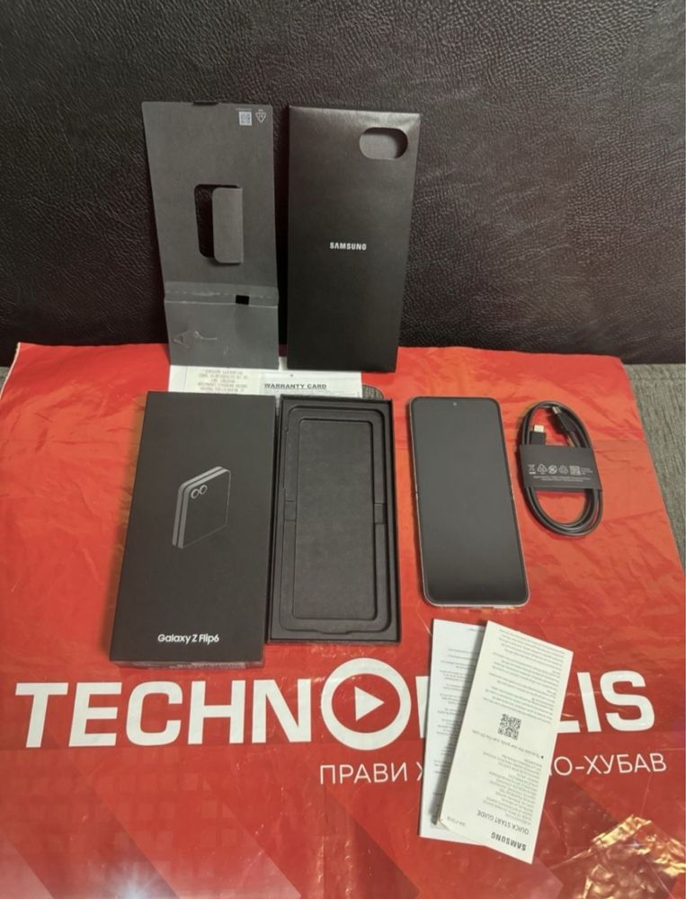 КАТО НОВ 256GB Samsung Z Flip 6 Гаранция Технополис 2026 г. Silver