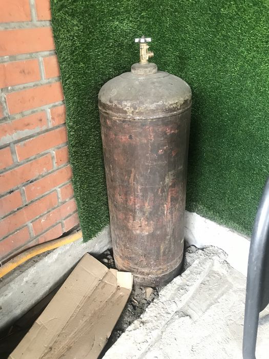 Газ балон большой продам 1 шт