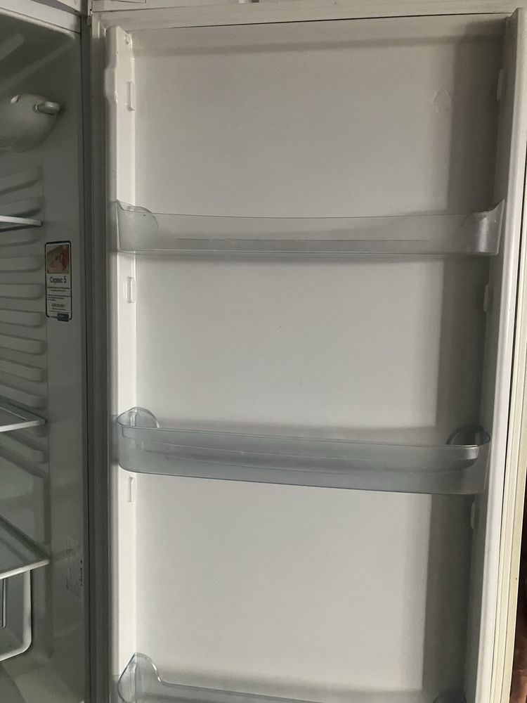 Холодильник indesit