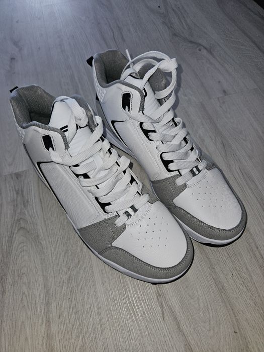 Adidasi numarul 42 43