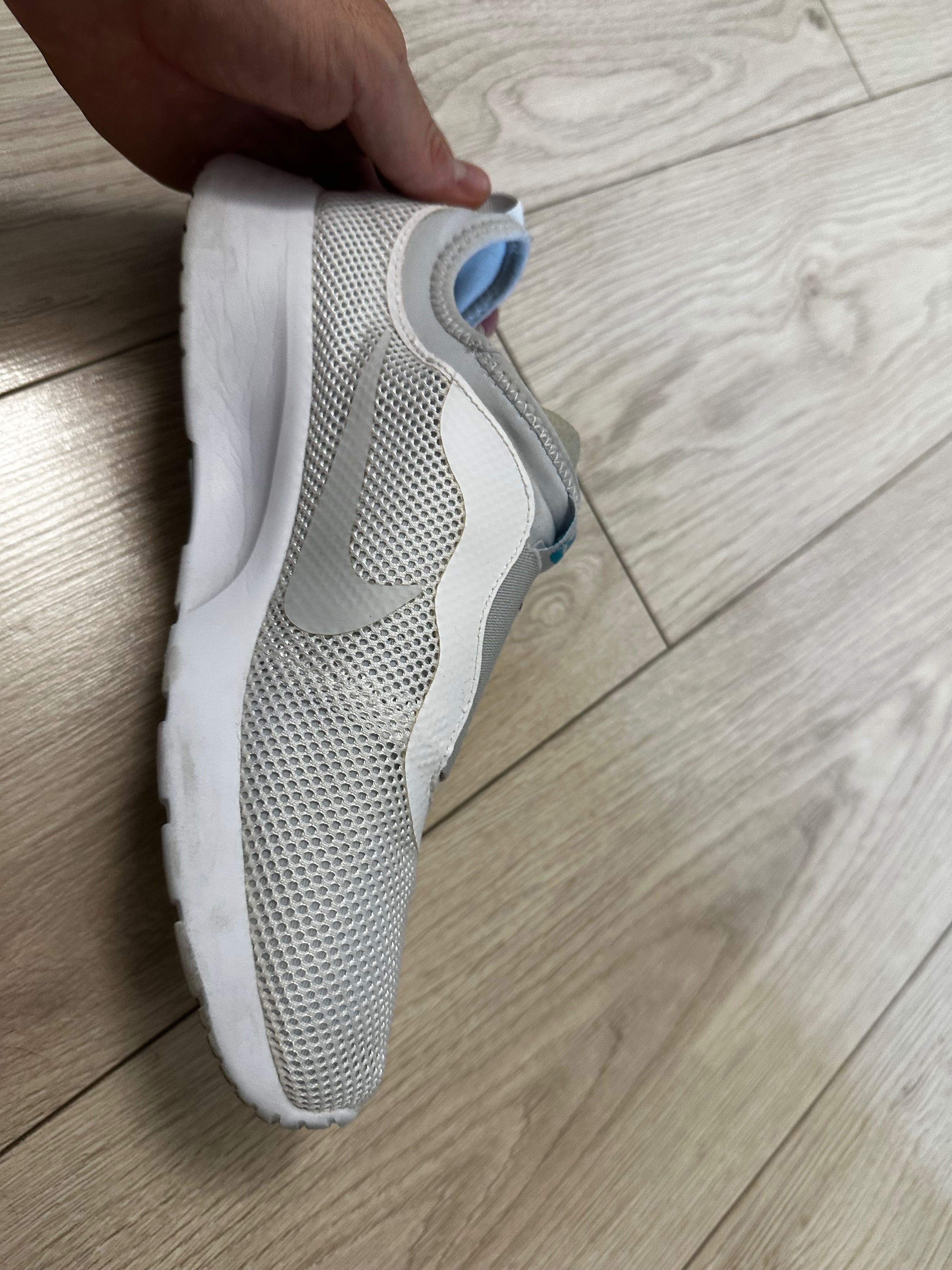 Adidași Nike, bărbați stare bună, sunt foarte ușori de vară.