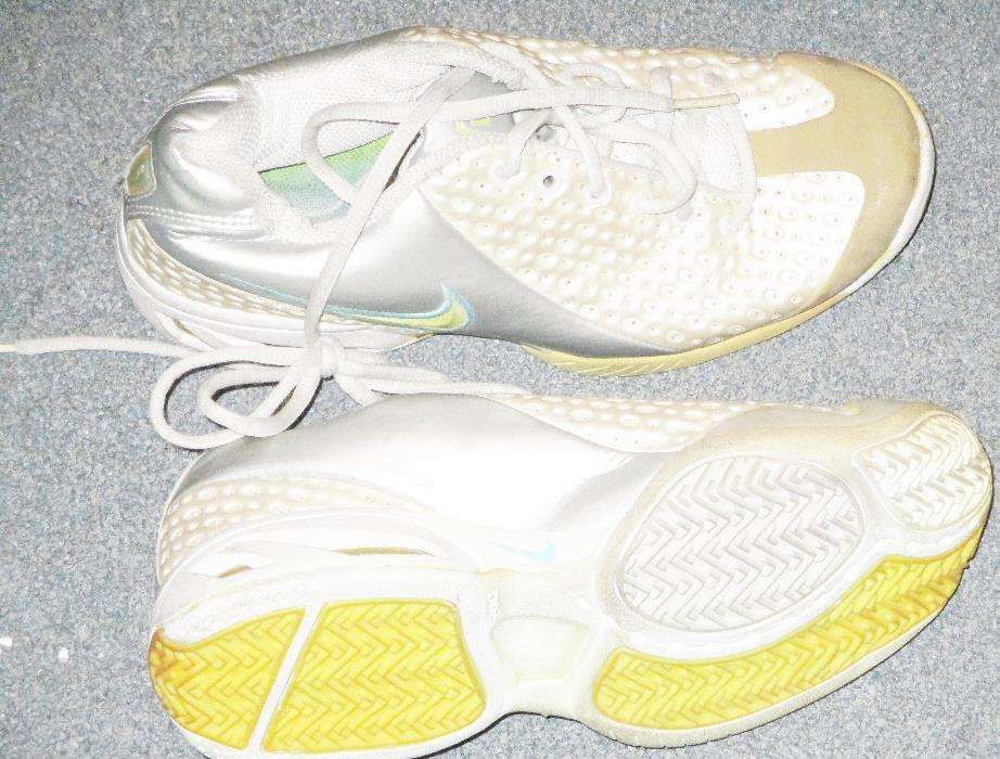 Adidasi Nike albi cu galben nr 36, 37, 38