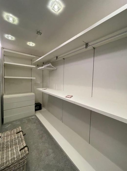 Продава се Тристаен апартамент в Пловдив, Кършияка - 130 кв.м за 1924 €/кв.м - Снимка #7