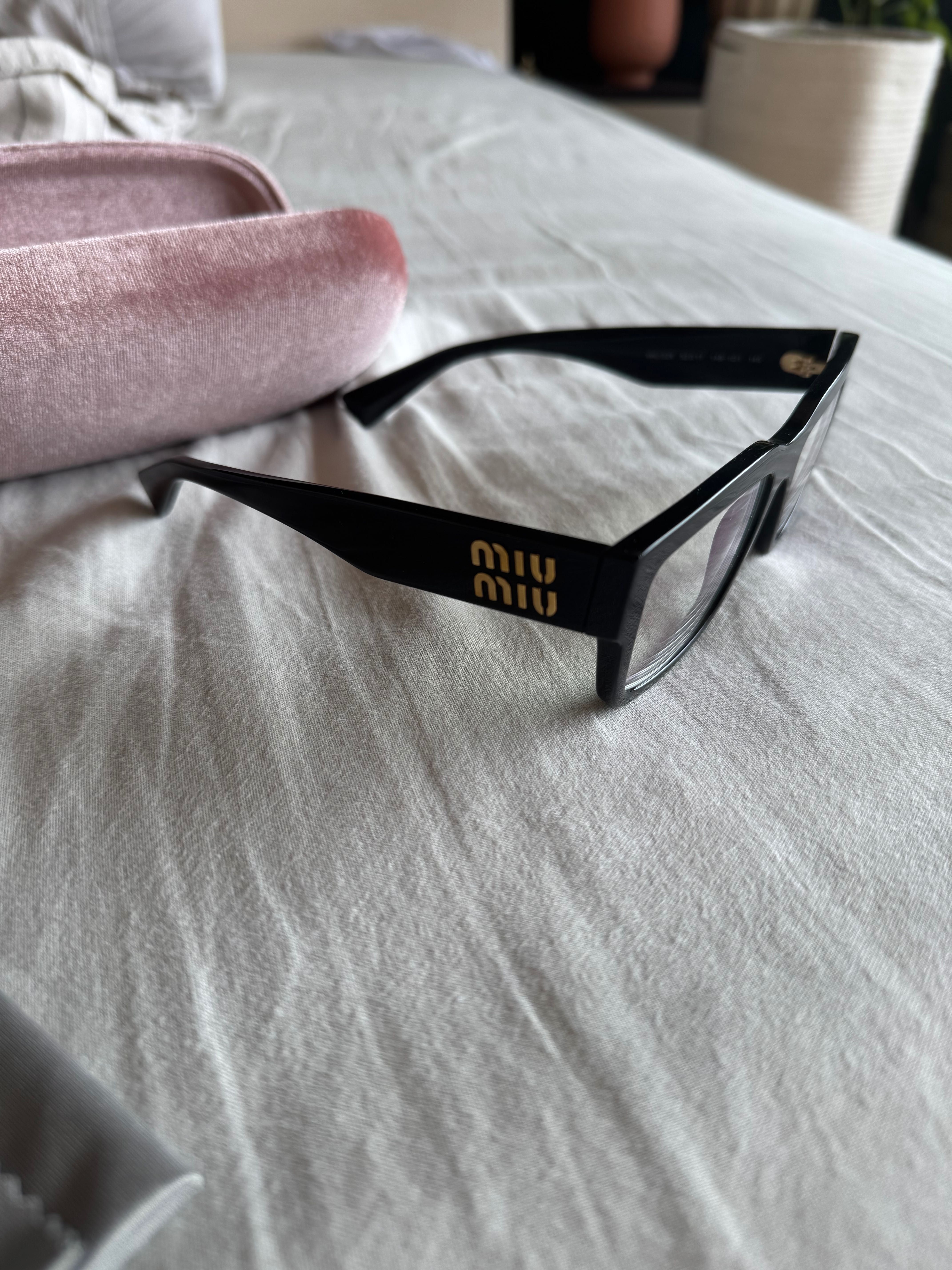 Miu Miu MU02XV 1AB1O1
GMIU-G042735-M187303-52