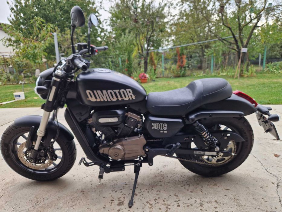 Vând motocicleta QJmotor 300 cc A2