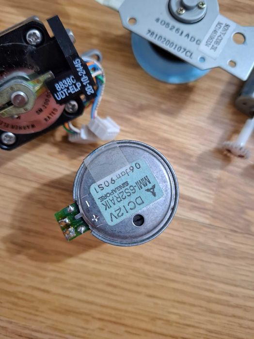 Motoraşe electronice si electrice de diferite marimi si voltaje.