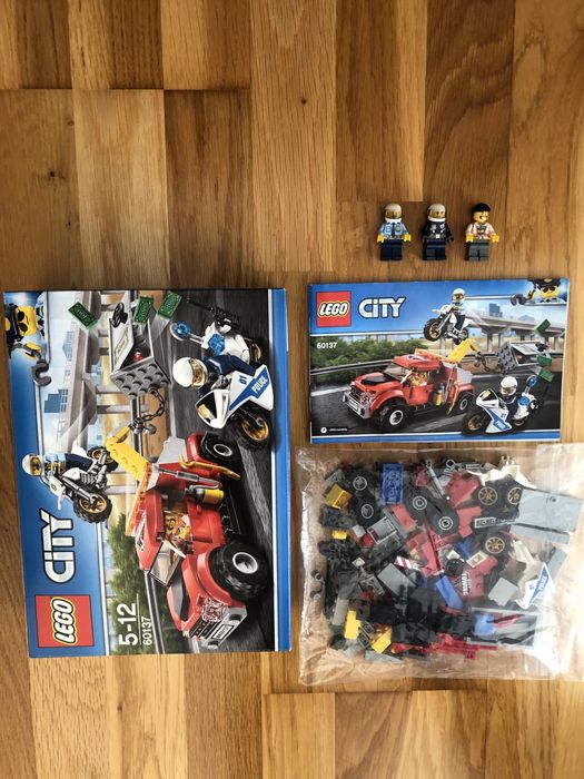 Lego City Police 60137 Cazul “Camionul de remorcare”