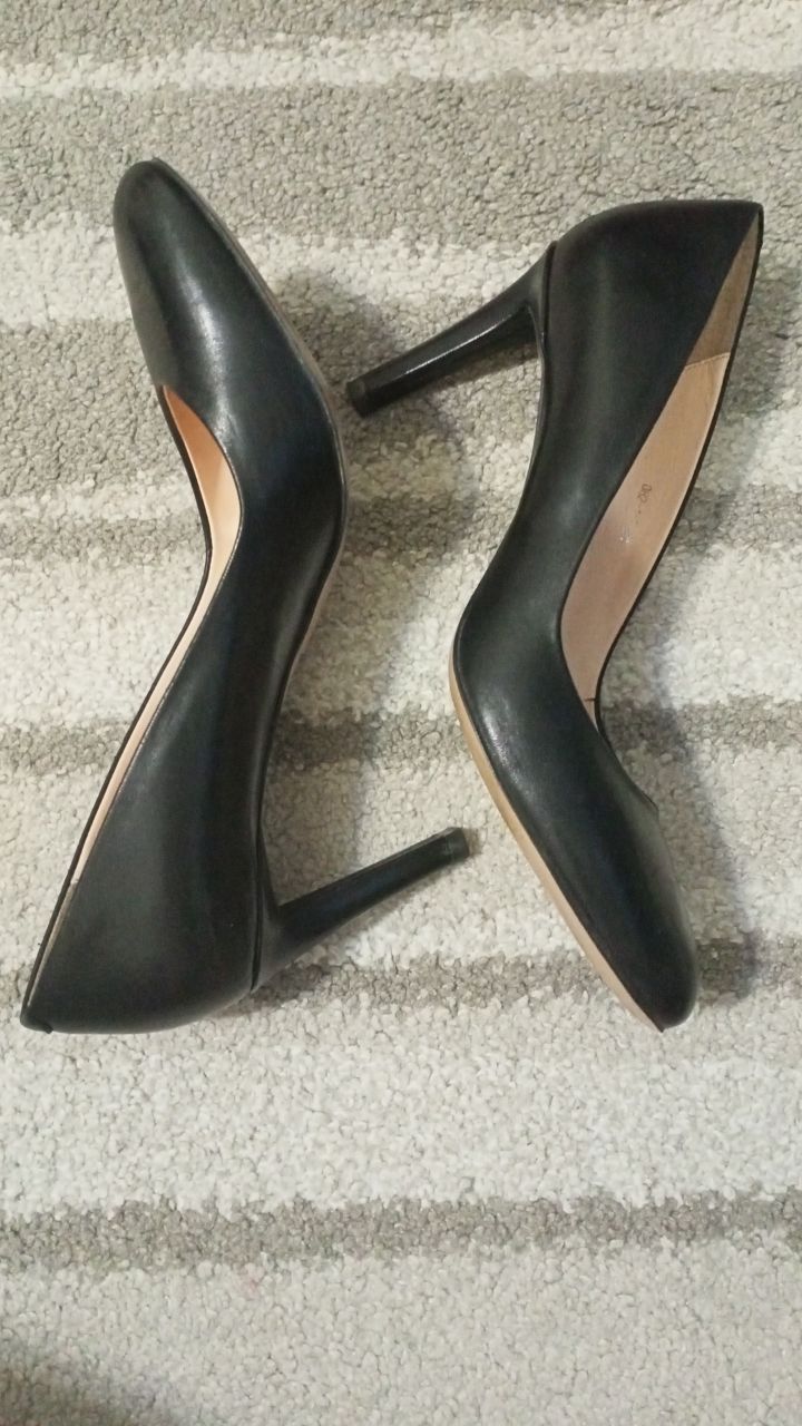 Продам женские туфли Basconi, кожанные, р 38, цвет черный, состояние о
