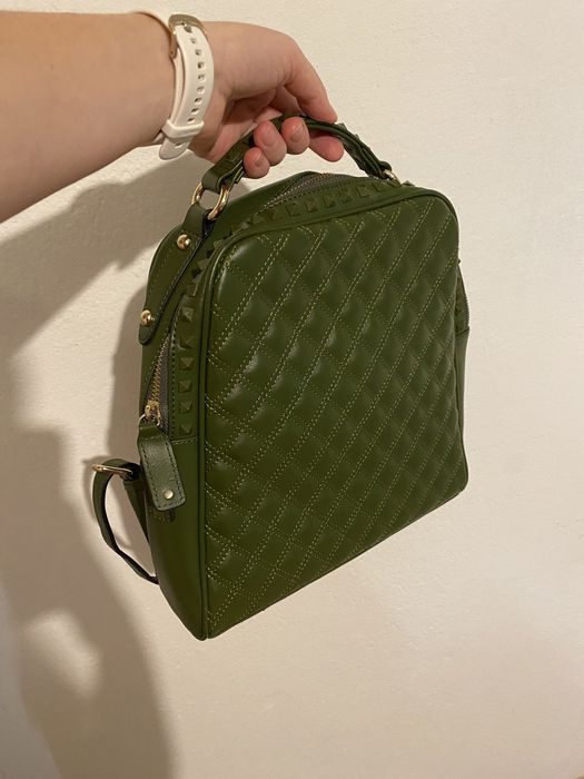 Art93 кожена дамска раница в маслено зелено