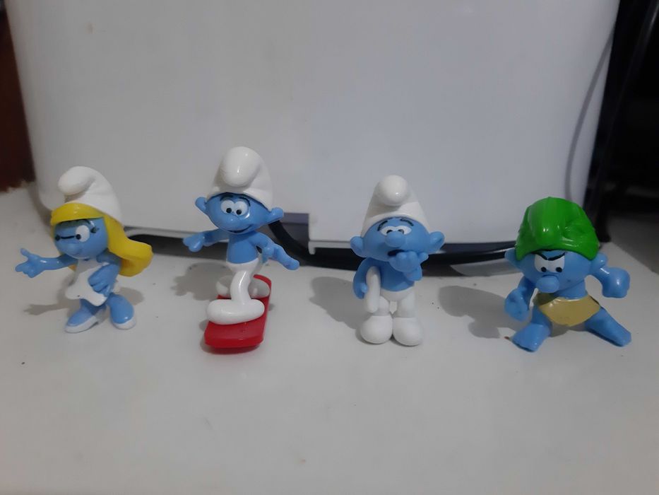 Lot / set strumfi la un pret accesibil  - pret pentru toti