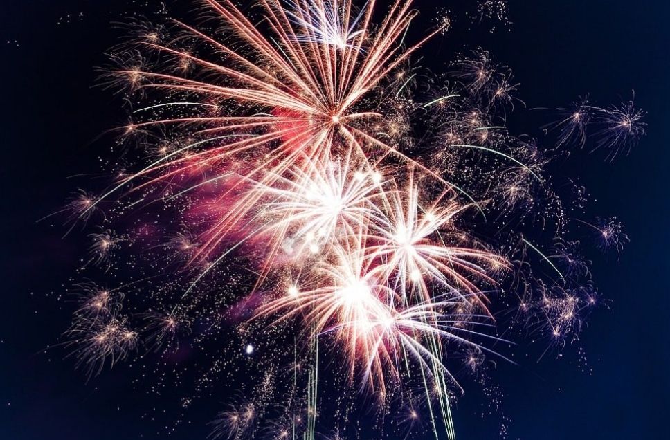 Artificii, fum greu, gheata carbonica, baloane explozive