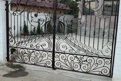Porți și panouri gard din fier forjat și tabelă decupata