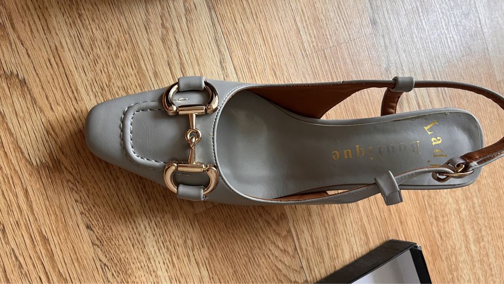 Женская босоножка