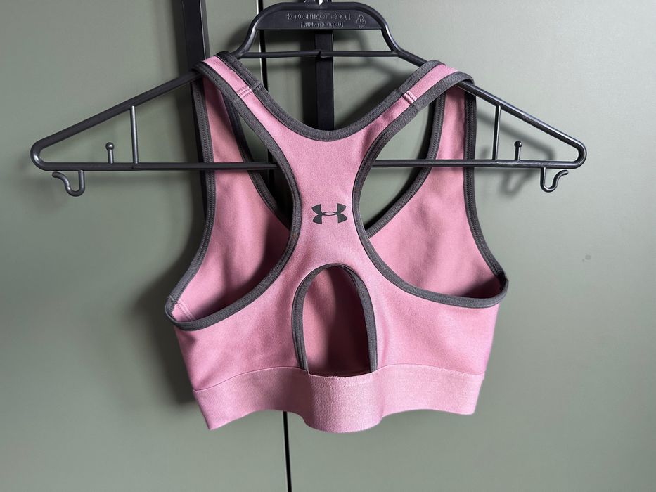 Under armour спортни бюстиета