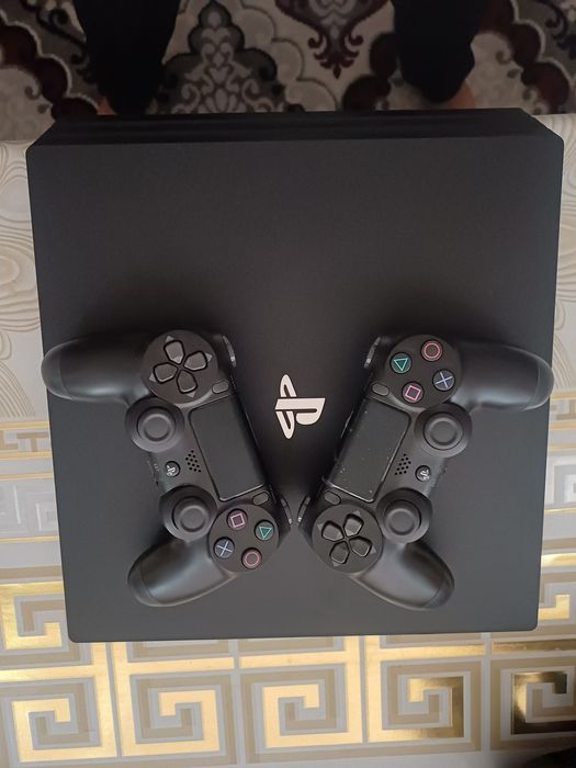 Срочно продаётся Playstation 4 Pro