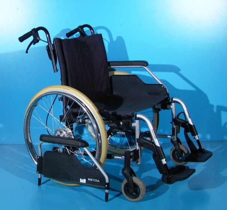 Scaun cu rotile invalizi Meyra - latime sezut 53 cm