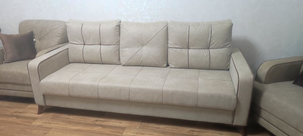Срочно продам диван с двумя креслами