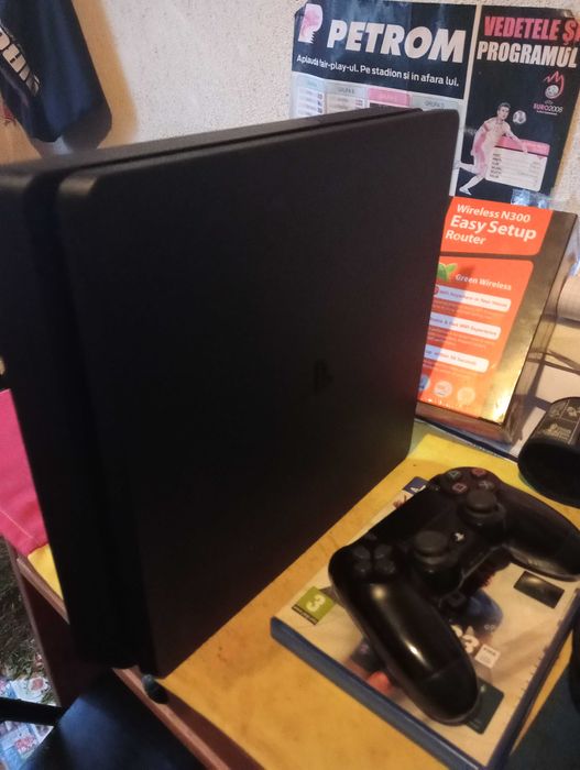 Consola Sony PlayStation 4 slim + FIFA 23