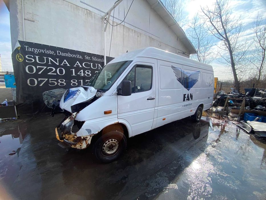 Dezmembrez Mercedes Sprinter W903 313CDI 2.2/2.7 CDI Usa/Capota/Far